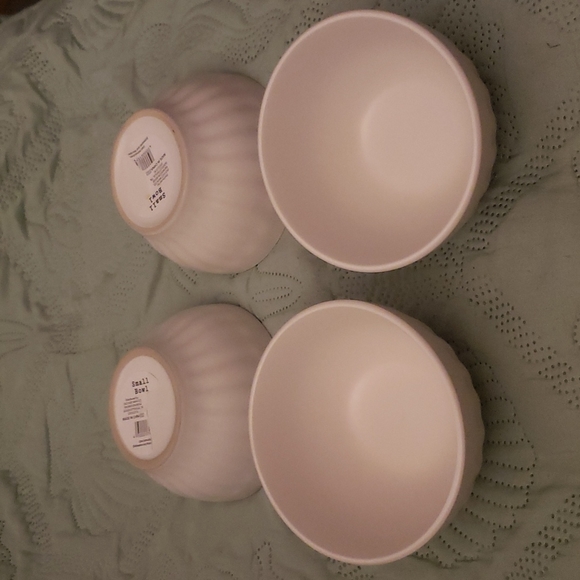 4 small bowls - Picture 2 of 4